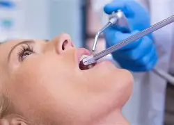 Prevenire la recessione gengivale post-impianto